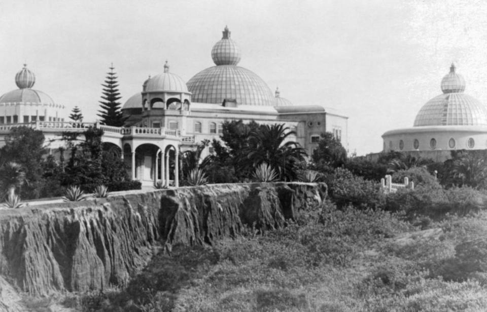 The Theosophical University in Point Loma, Calif., photographed in 1920. <a href="https://www.gettyimages.com/detail/news-photo/california-point-loma-the-theosophical-university-vintage-news-photo/1207352265?adppopup=true" rel="nofollow noopener" target="_blank" data-ylk="slk:A. & E. Frankl/ullstein bild via Getty Images;elm:context_link;itc:0;sec:content-canvas" class="link ">A. & E. Frankl/ullstein bild via Getty Images</a>