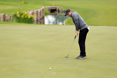 Golf - European Tour - BMW PGA Championship - Wentworth Club, Virginia Water, Britain - May 25, 2018 Northern Ireland's Rory McIlroy putts during the second round Action Images via Reuters/Peter Cziborra