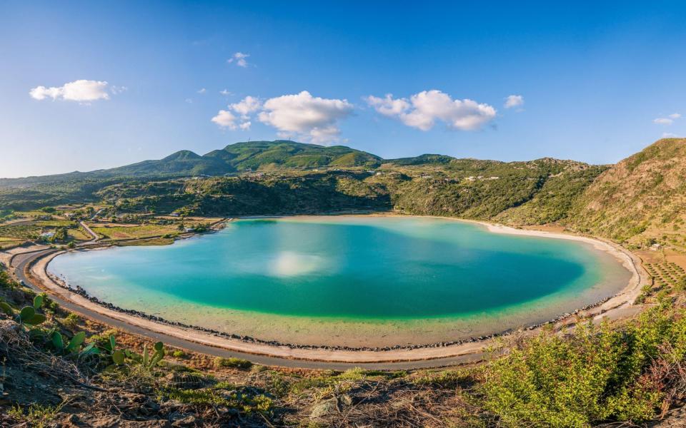 Lago Specchio di Venere is between Sicily and Tunisia