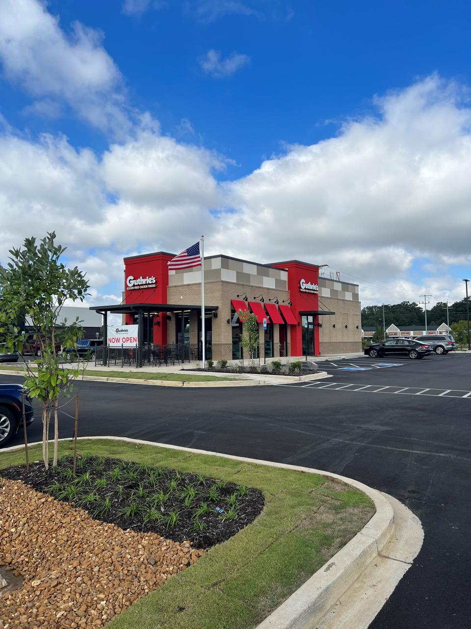 Guthrie’s opened a location in Olive Branch on Oct. 3, 2023. Located at 8277 McGregor Crossing in The Bridges of Camp Creek development, it’s the second Guthrie’s in Mississippi and the fifth Guthrie’s location for the Memphis-based Burroughs Restaurant Group.