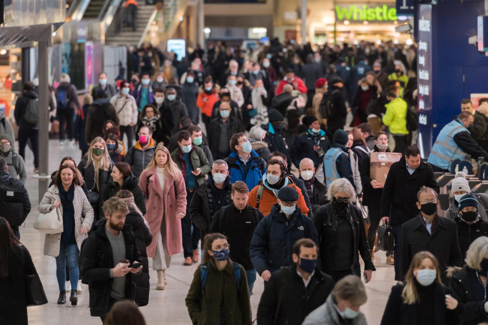LONDON, UNITED KINGDOM - JANUARY 27, 2022: Commuters, some continuing to wear face masks, arrive at Waterloo station during morning rush hour as Plan B restrictions imposed in England to slow the spread of the Omicron variant have ended on January 27, 2022 in London, England. From today face coverings are no longer mandatory in shops and on public transport in England and vaccine certificates are not required to enter large venues. (Photo credit should read Wiktor Szymanowicz/Future Publishing via Getty Images)