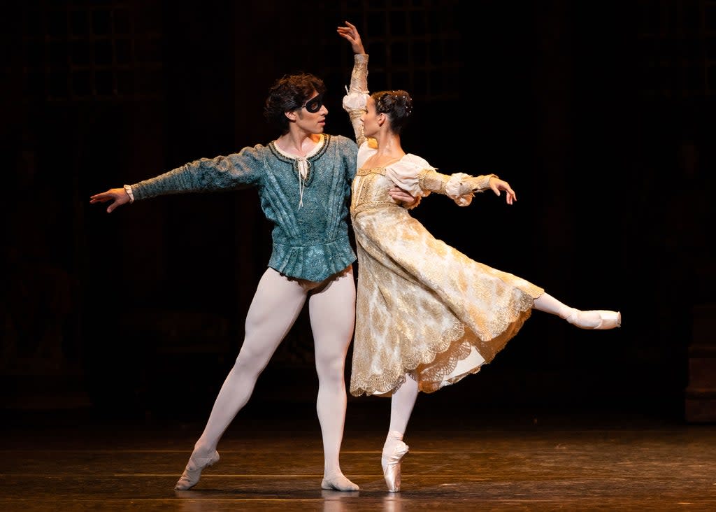 Cesar Corrales and Francesca Hayward as Romeo and Juliet (Press image)