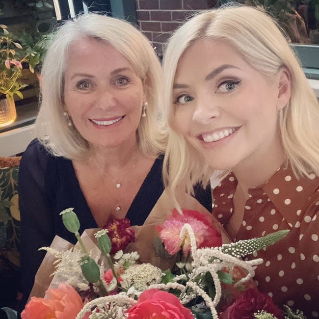 holly-willoughby-mothers-day