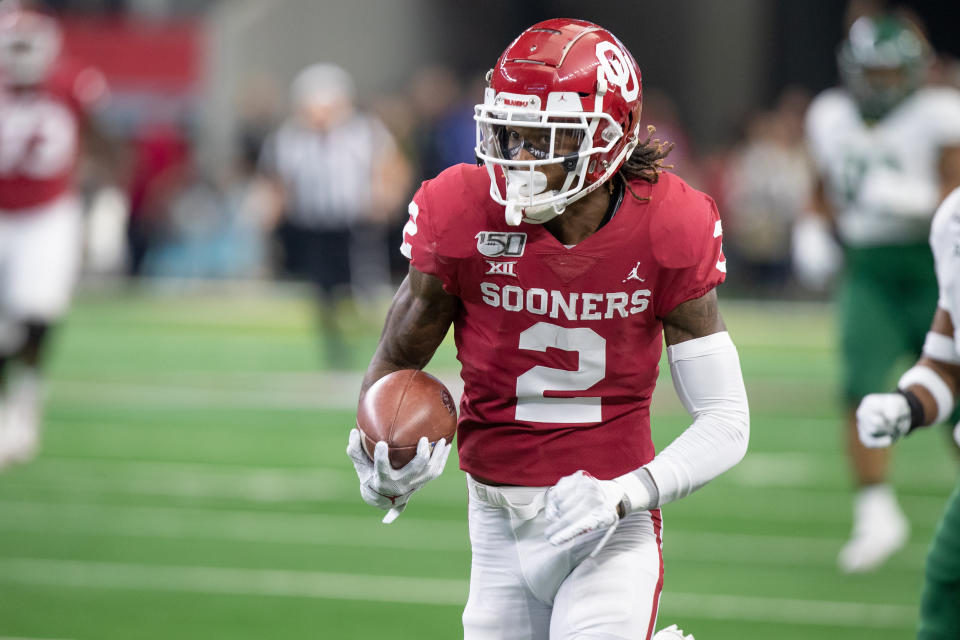 Oklahoma wide receiver CeeDee Lamb runs up field after a catch during the Big 12 championship game against Baylor on Dec. 7, 2019, at AT&T Stadium in Arlington, Texas. (Photo by Matthew Visinsky/Icon Sportswire via Getty Images).