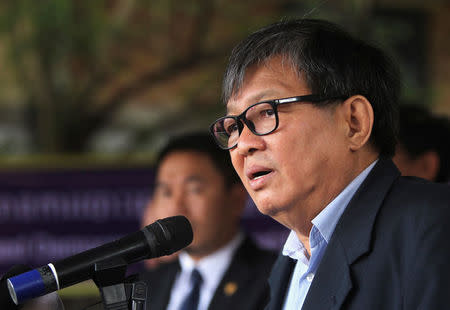 Opposition Cambodia National Rescue Party lawmaker Son Chhay speaks during a news conference in Phnom Penh, Cambodia, September 25, 2017. REUTERS/Samrang Pring