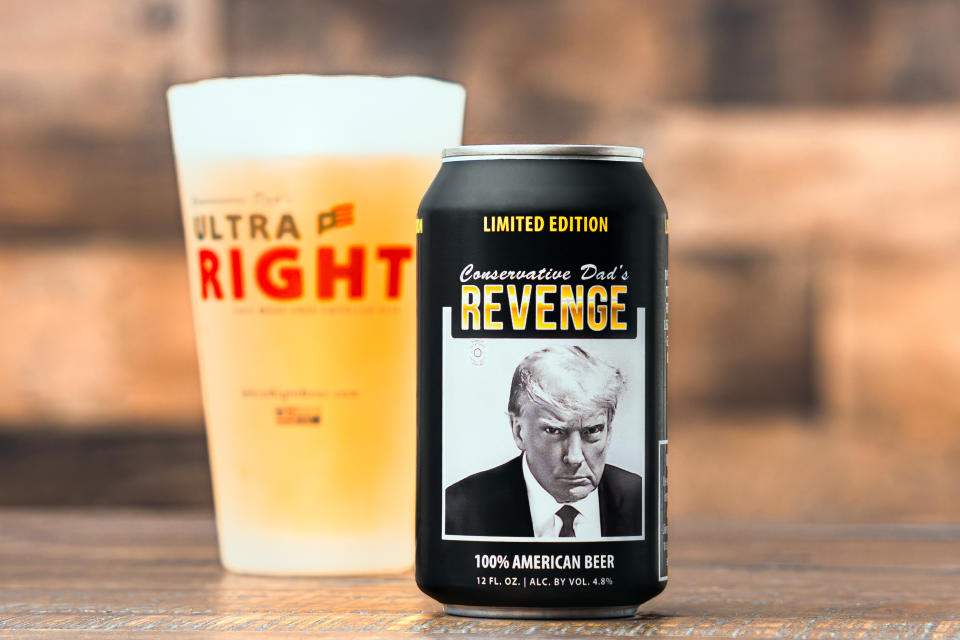 Ultra Right Beer vende una lata de edición limitada con la foto de prontuario del expresidente Donald Trump. (Ultra Right Beer vía The New York Times)