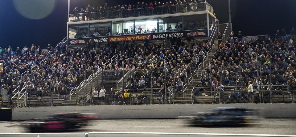 Cars race during the New Smyrna Visitors Bureau 200 for the NASCAR Whelen Modified Tour during night 2 of the World Series of Asphalt Stock Car Racing at New Smyrna Speedway in New Smyrna, Florida on February 12, 2022. (Adam Glanzman/NASCAR)