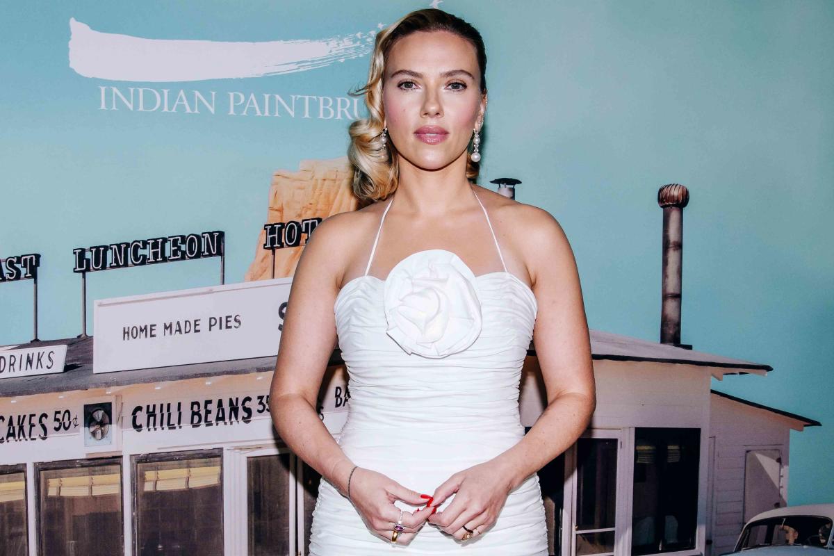 Scarlett Johansson Channeled Marilyn Monroe in a Halter Rosette