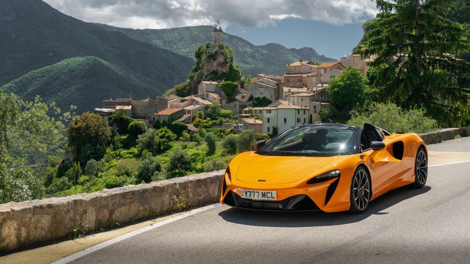 2025 mclaren artura spider