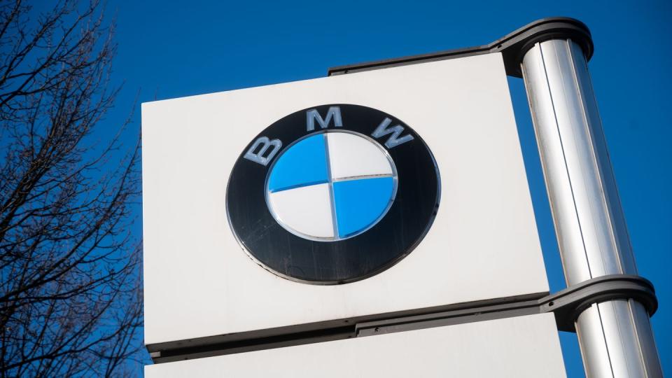 Im vergangenen Jahr sanken die BMW-Verkäufe um acht Prozent, im zweiten Halbjahr konnte der Autobauer seine Auslieferungen aber wieder steigern.