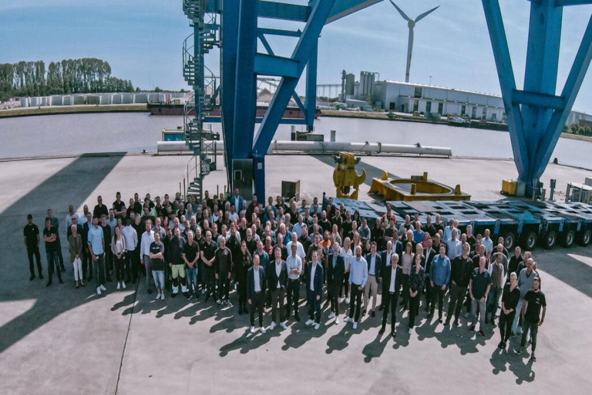 The Wind Multiplikator Group has 250 employees based in Bremen and an operational center in Emden, offering more than 25,000 sqm of indoor hall space and 28,000 sqm of storage space with a holding area of 167,000 sqm <i>(Image: Wind Multiplikator)</i>