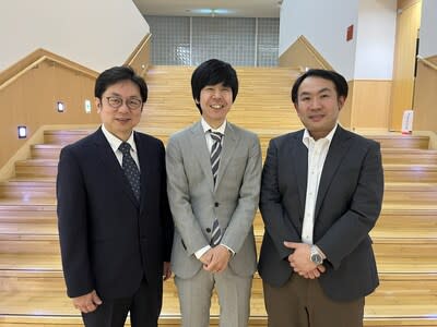 Atsuhito Takeda (left), Masahiro Shiraishi (center) and Yuma Yamada (right) of the research team (Photo: Yuma Yamada)