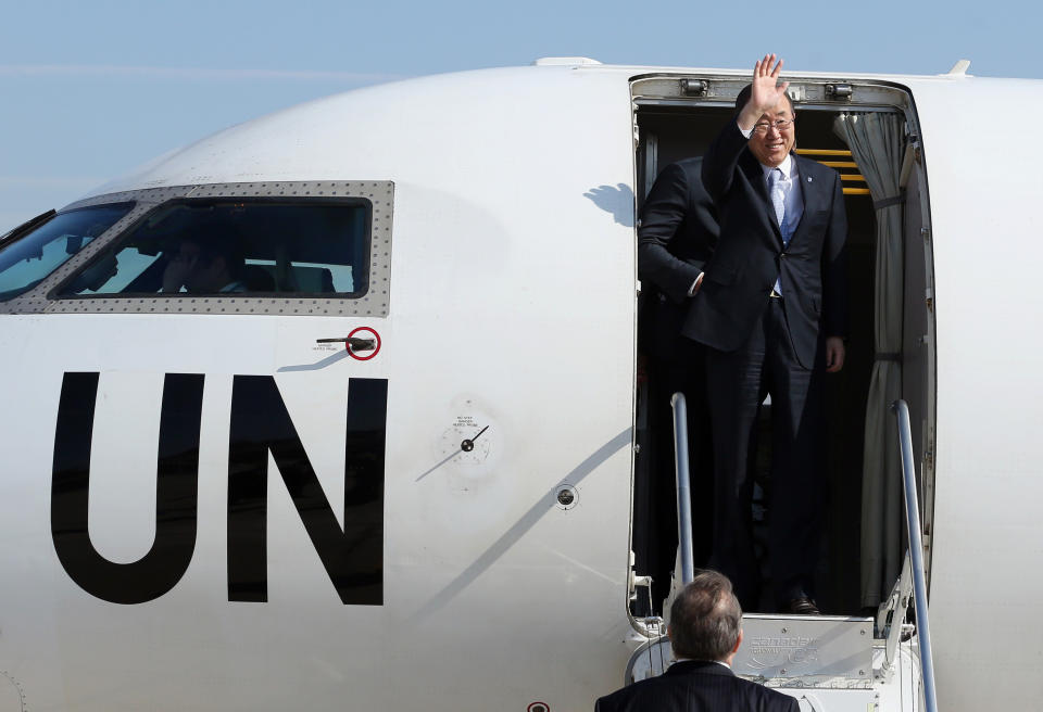 United Nations Secretary-General Ban Ki-moon waves as he disembarks from his plane at Baghdad airport, Iraq, Monday, Jan. 13, 2014. The U.N. chief has arrived in Baghdad as an unprecedented standoff is underway between Iraqi troops and al-Qaida-linked militants in western Anbar province. (AP Photo/Hadi Mizban, Pool)