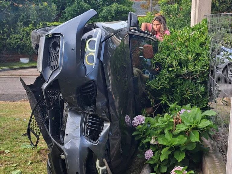 Así quedó el auto de Anto Pane tras el grave accidente que casi le cuesta la vida camino a Punta del Este (Foto: X)