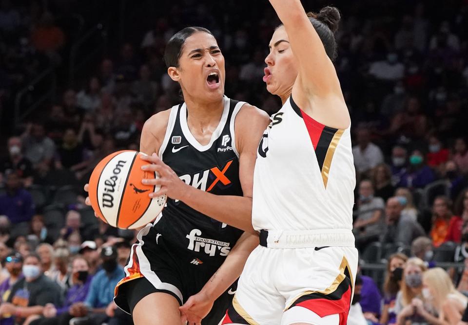 Phoenix Mercury's Skylar Diggins-Smith (4) drives against Las Vegas Kelsey Plum (10) during the first half of their game at Footprint Center Oct, 6, 2021 in Phoenix.