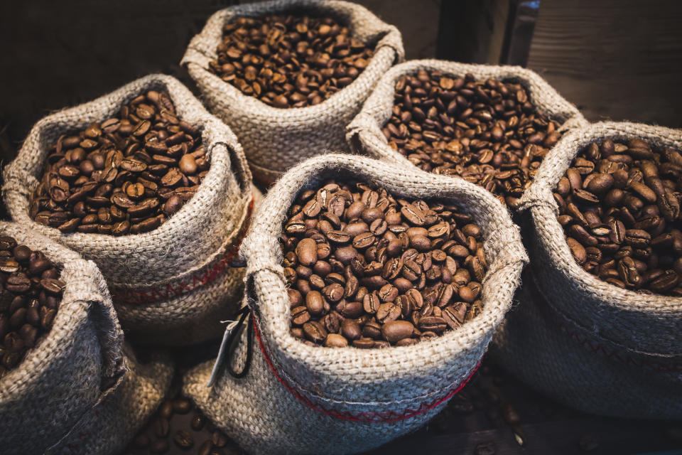 In ausgehöhlten Kaffebohnen wollten Drogenschmuggler ihre Ware verschicken. (Symbolbild: Getty Images)