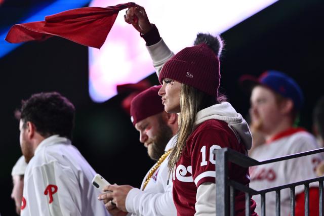 Phillies have the perfect playoff anthem in 'Dancing on My Own