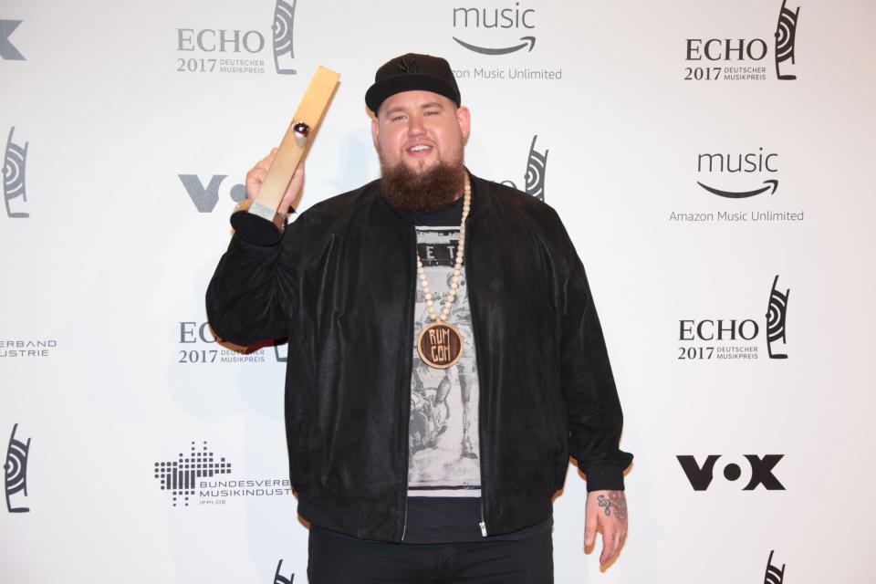 <p>Als bester Künstler international wurde der Brite Rag’n’Bone Man geehrt. Auch er erhielt noch einen weiteren Award. (Foto: ddp) </p>