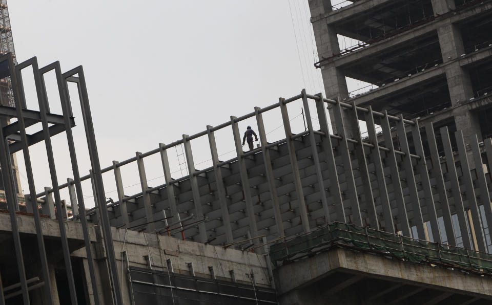 A labourer works at a construction site in Chengdu September 17, 2012. China's annual economic growth will reach between 7.7 percent and 7.8 percent this year and begin to stabilise in the second half as pro-growth policies gain traction, a government researcher said in remarks published on Saturday. REUTERS/Jason Lee (CHINA - Tags: POLITICS BUSINESS CONSTRUCTION)