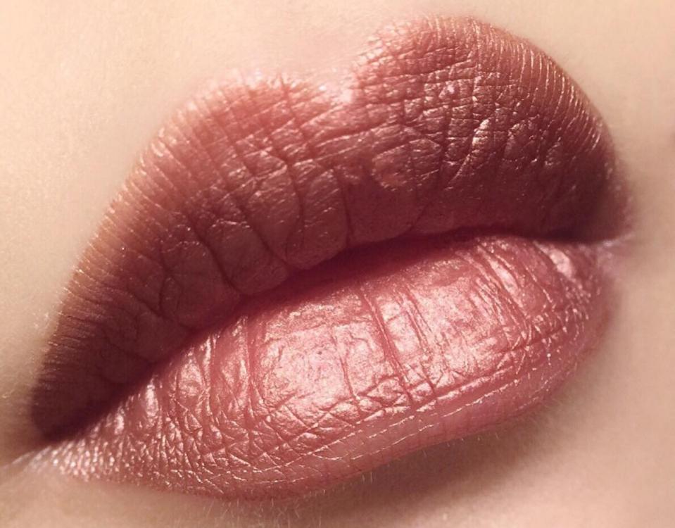 We can’t look away from these STUNNING rose gold lipsticks