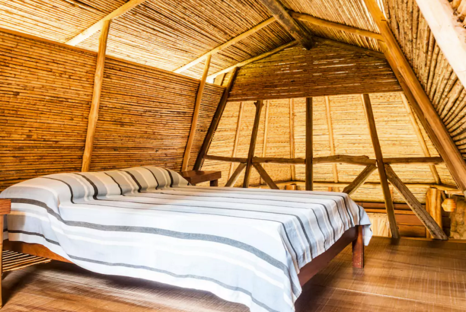 <p>On the second floor, is the cozy bedroom. <br> (Airbnb) </p>