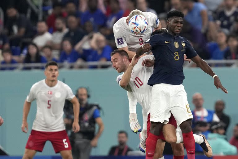 Aurélien Tchouaméni, cerca del 2-1 para Francia