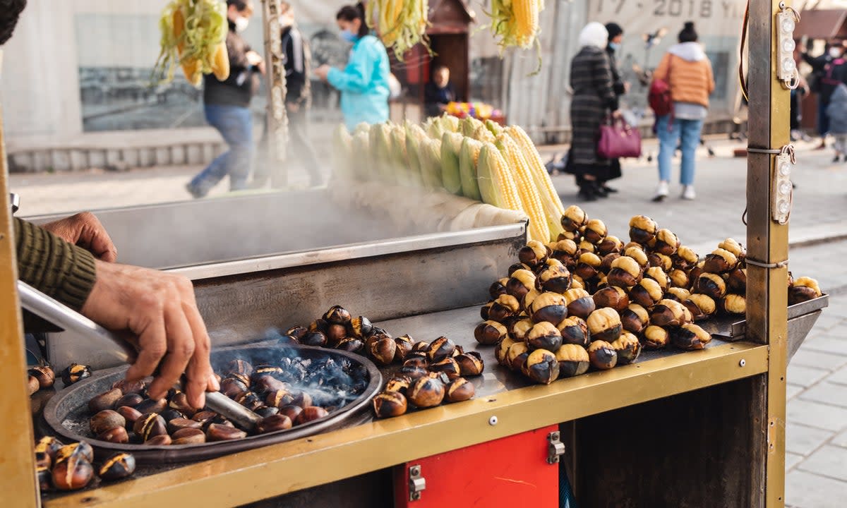 You’ll find roasted chestnuts, seasoned corn, fish sandwiches and molasses-dipped breads on Turkey’s culinary backstreets (Getty Images/iStockphoto)