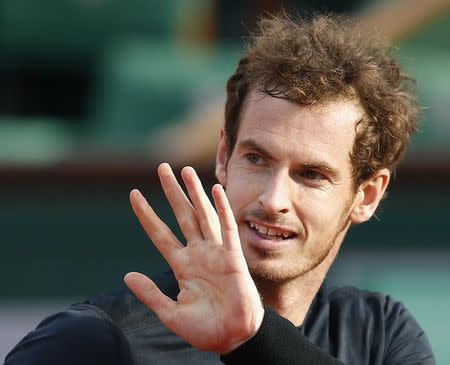Andy Murray of Britain reacts during the men's singles match against Facundo Arguello of Argentina at the French Open tennis tournament at the Roland Garros stadium in Paris, France, May 25, 2015. REUTERS/Jean-Paul Pelissier