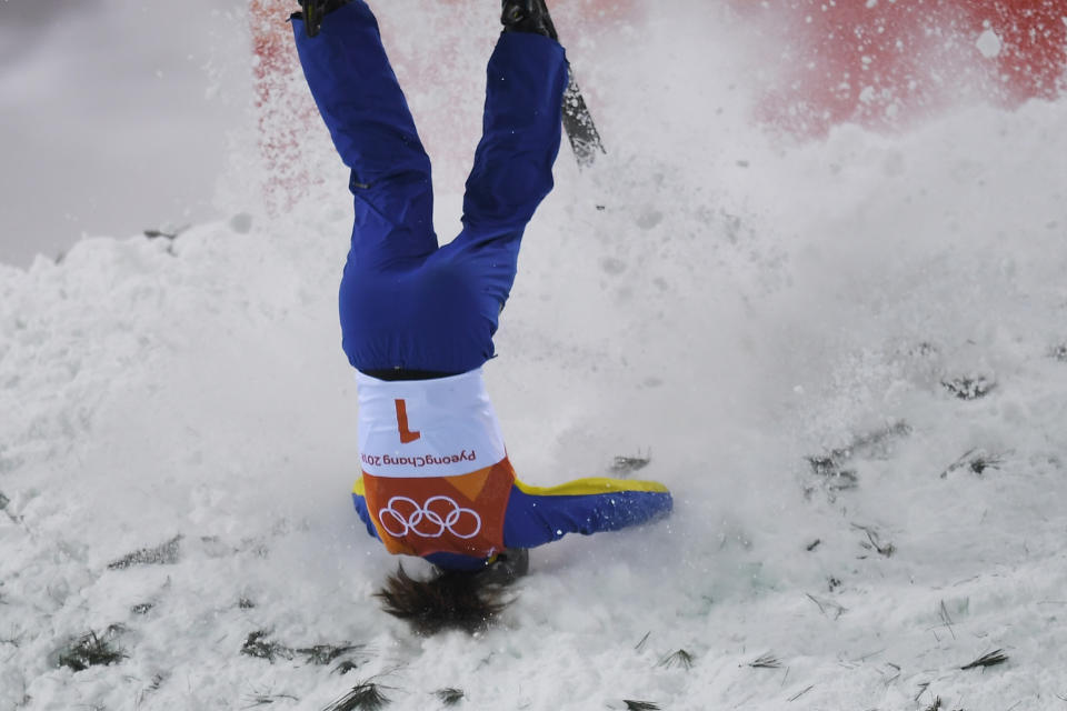 <p>Plus de peur que de mal pour la skieuse chinoise Xu Mengtao qui a fait une très mauvaise chute. (Crédit : AFP) </p>