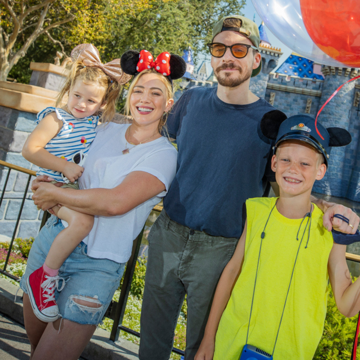  Hilary Duff And Family Spend The Day At Disneyland Park. 