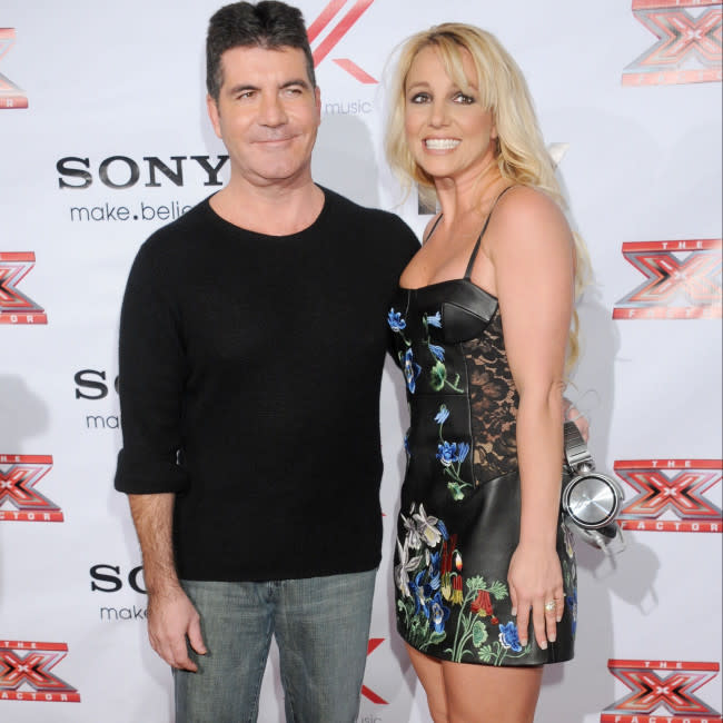 Simon Cowell y Britney Spears en el año 2012 credit:Bang Showbiz