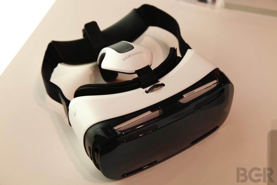 You can finally buy Samsung’s shockingly great virtual reality headset from Best Buy