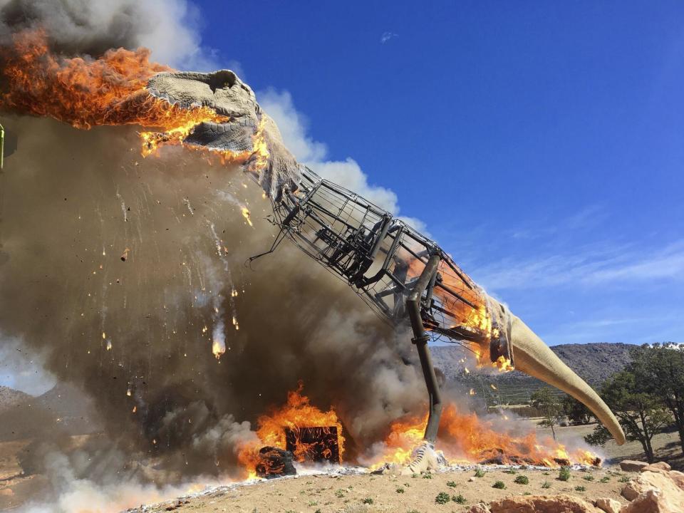 Giant Tyrannosaurus rex bursts into flames at Royal George Dinosaur Experience theme park