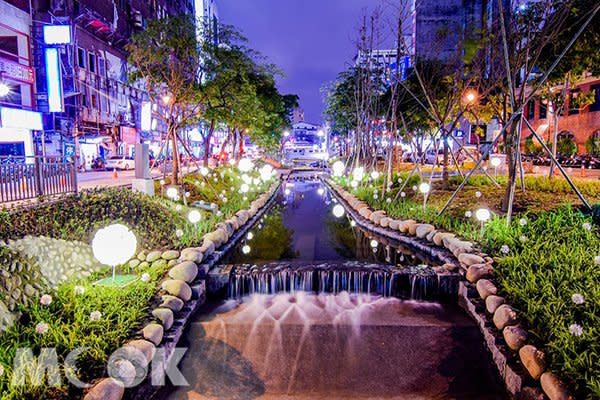 綠川水岸廊道點燈夜景 (圖片提供／denden_diary)