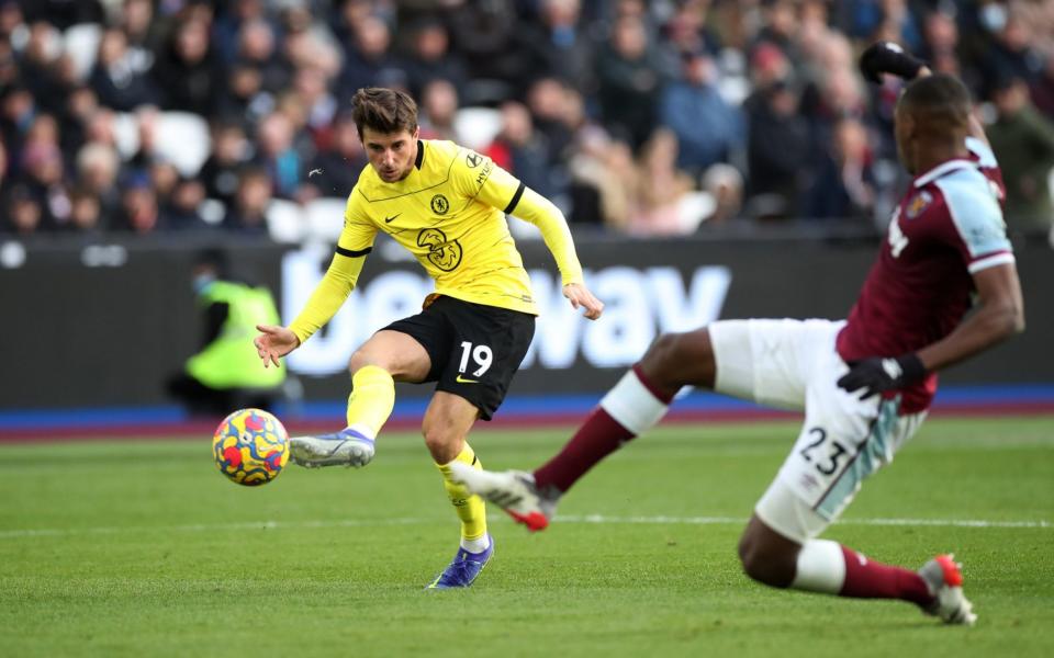  Chelsea's Mason Mount scores their second goal  - Action Images via Reuters/Peter Cziborra