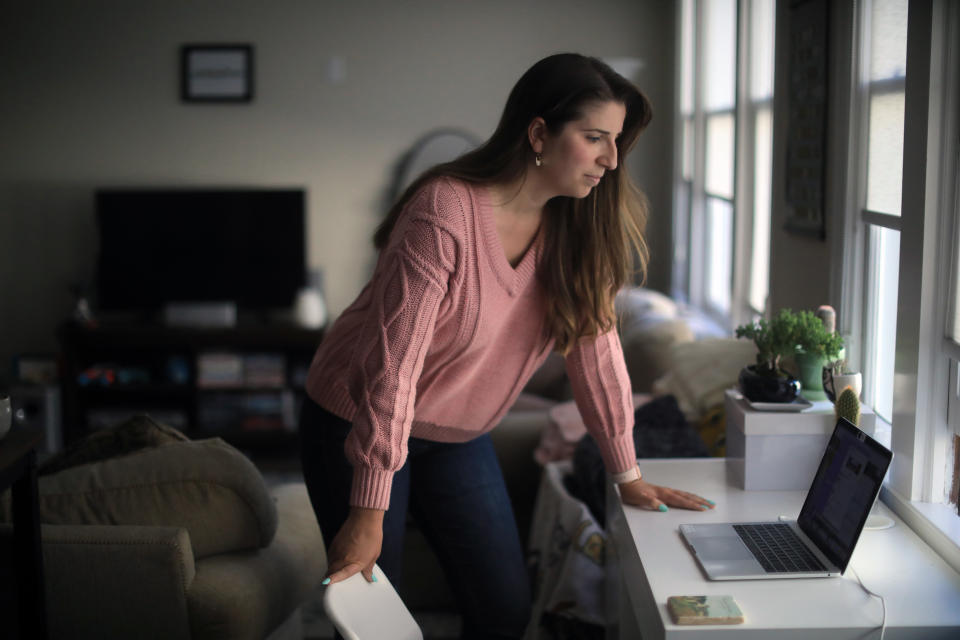 Veronica Polivanaya en su espacio de trabajo compartido en casa, en San Francisco, el 13 de agosto de 2021. (Jim Wilson/The New York Times)