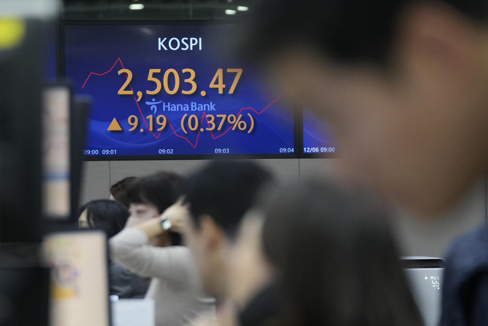 Currency traders watch monitors near the screen showing the Korea Composite Stock Price Index (KOSPI) at the foreign exchange dealing room of the KEB Hana Bank headquarters in Seoul, South Korea, Wednesday, Dec. 6, 2023. Asian shares advanced on Wednesday after most stocks slipped on Wall Street following a mixed set of reports on the U.S. economy. (AP Photo/Ahn Young-joon)