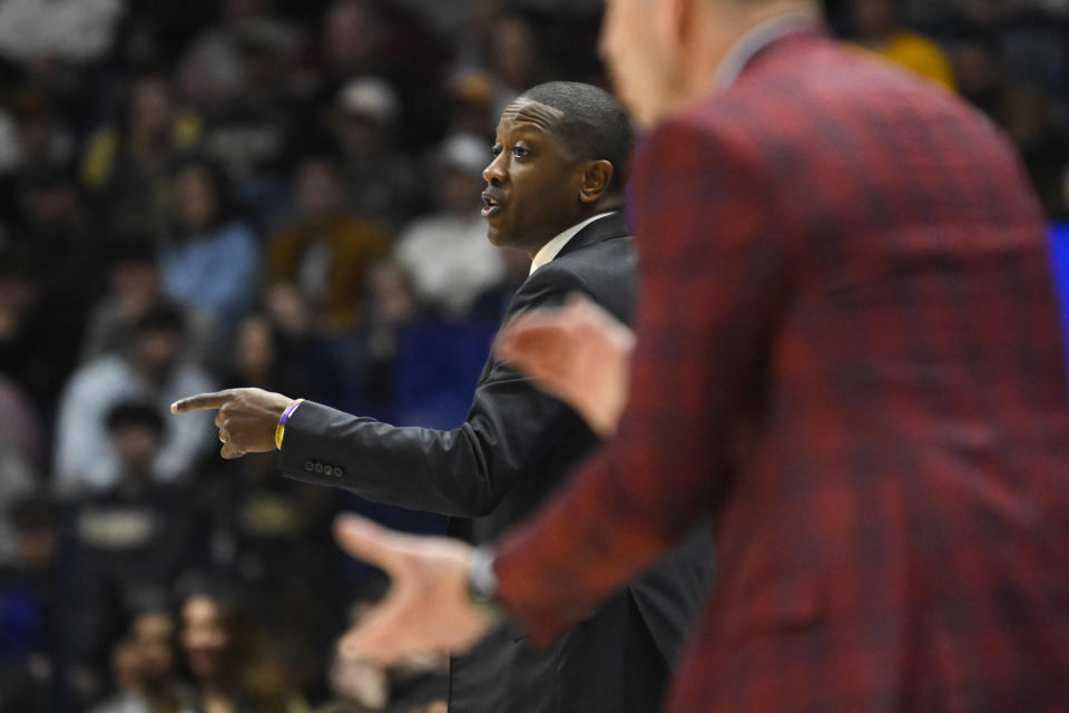 Missouri coach Dennis Gates, left, and Alabama coach Nate Oats, right, work the sideline during the second half of an NCAA college basketball game in the semifinals of the Southeastern Conference Tournament, Saturday, March 11, 2023, in Nashville, Tenn. Alabama won 72-61. (AP Photo/John Amis)