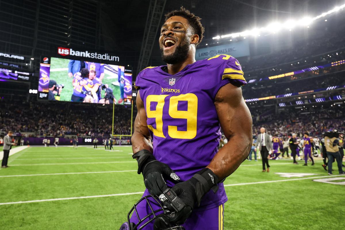 Danielle Hunter holds out from Minnesota Vikings' mandatory minicamp