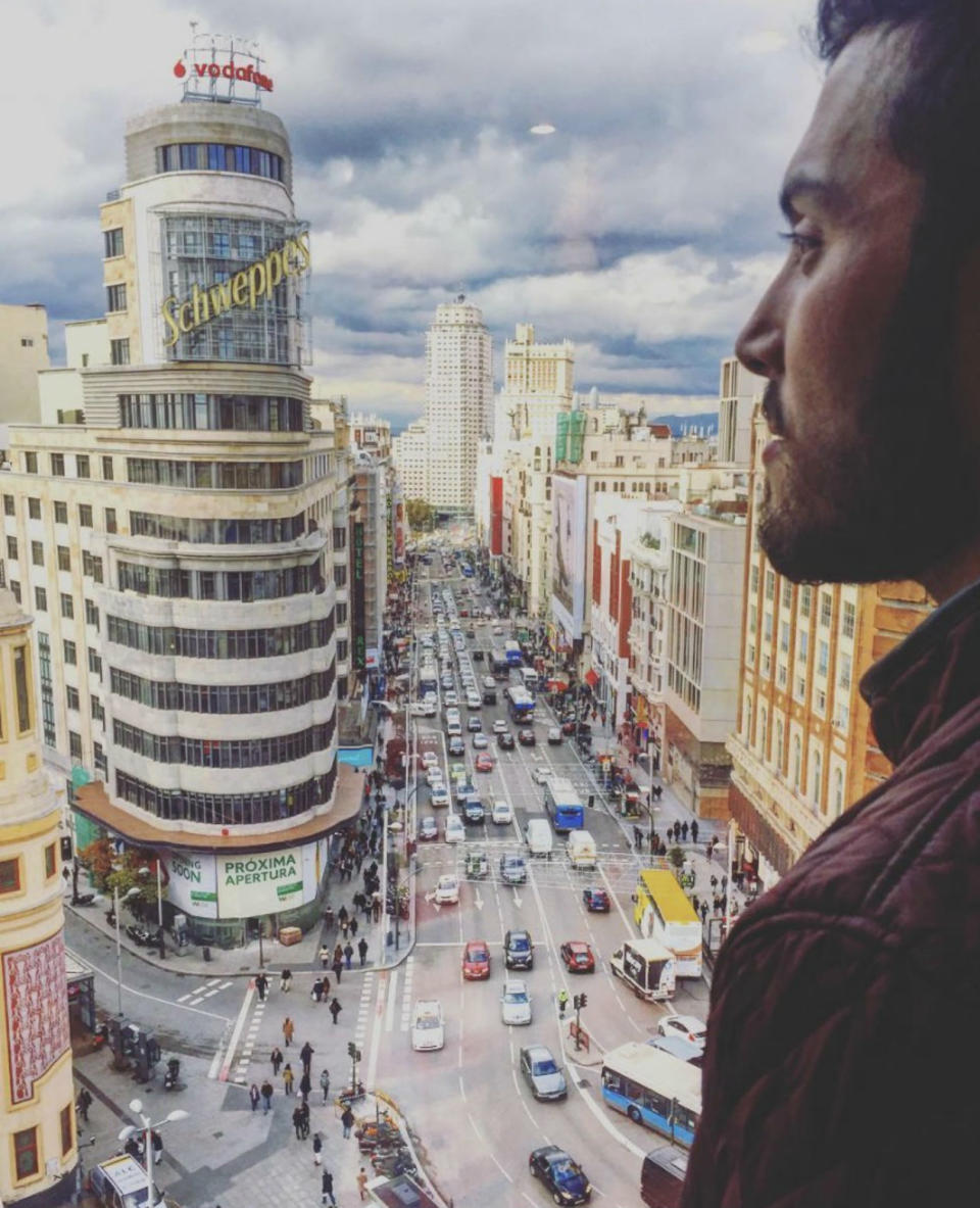 <p>Contemplar la Gran Vía desde el Gourmet Experience de El Corte Inglés es gratis a diferencia de las vistas desde el Círculo de Bellas Artes. Evita las horas punta si no quieres esperar para hacerte tu foto con el icónico edificio Schweppes. (Foto: Instagram / <a rel="nofollow noopener" href="https://www.instagram.com/p/BNb3Vo3jSnZ/" target="_blank" data-ylk="slk:@tello1903;elm:context_link;itc:0;sec:content-canvas" class="link ">@tello1903</a>). </p>