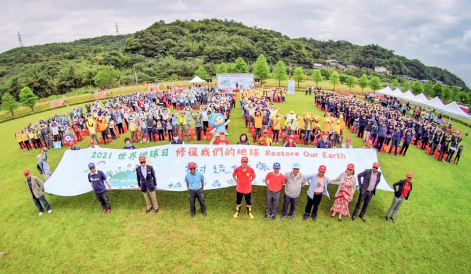 「世界地球日」前夕，新北市府與OISCA合作種樹愛地球。   圖：新北市農業局提供