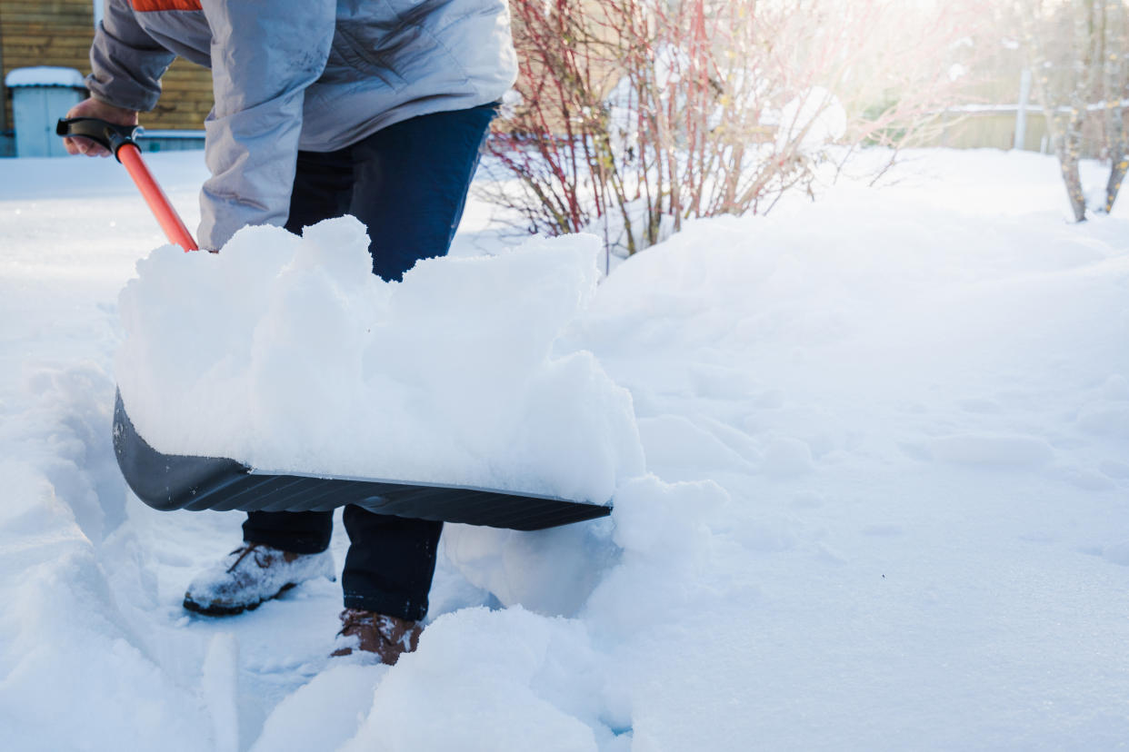 In Spokane Valley halten die Bewohner zusammen – gegen den andauernden Schneefall. Sie schippen füreinander die Gehsteige und räumen Einfahrten frei, wenn die Nachbarn das selbst nicht schaffen. Foto: Symbolbild / gettyimages / vetlana-Cherruty