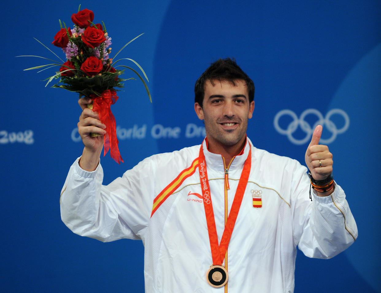 Spain's Jose Luis Abajo gives a thumbs up as he poses on the podium of the men's individual Epee final match on August 10, 2008 at the Fencing Hall of National Convention center in Beijing, as part of the 2008 Beijing Olympic games. Tagliariol won ahead of France's Fabrice Jeannet and Spain's Jose Luis Abajo.       AFP PHOTO / PHILIPPE DESMAZES (Photo credit should read PHILIPPE DESMAZES/AFP via Getty Images)