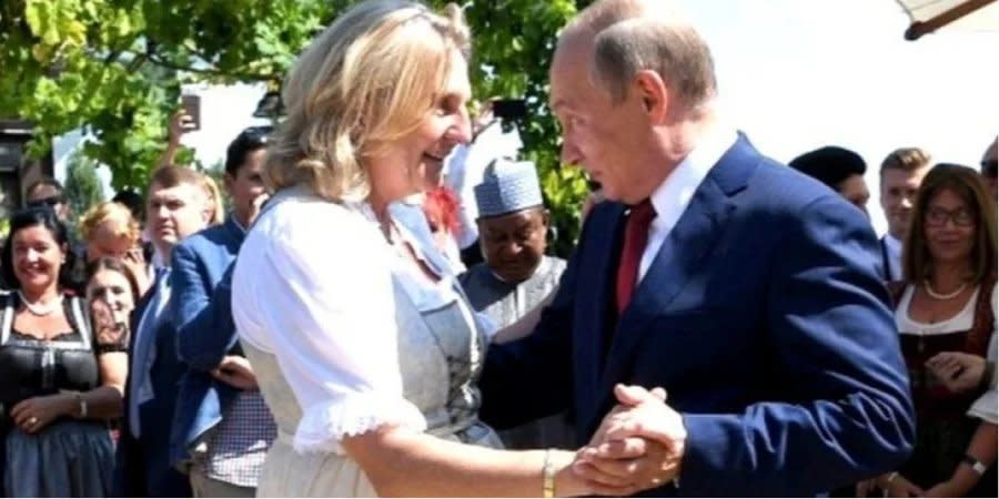 In 2018, the dance of Vladimir Putin and Karin Kneissl was discussed by all the world's media