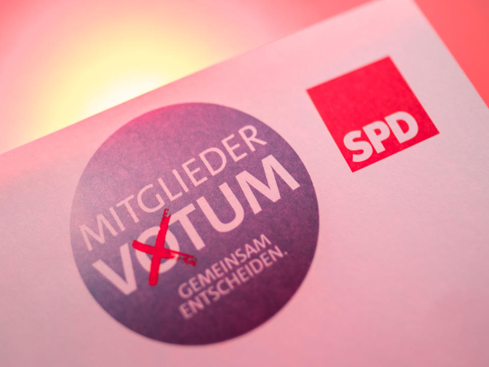 Die SPD-Mitglieder entscheiden derzeit über einen möglichen Koalitionsvertrag. (Bild-Copyright: Peter Steffen/dpa)