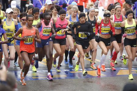 Elite women runners cross the Boston Marathon start line in Hopkinton, Massachusetts April 20, 2015. REUTERS/Dominick Reuter