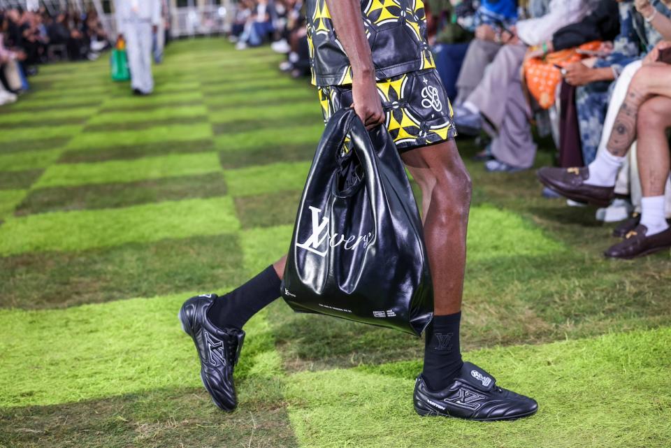 Highlights of the Louis Vuitton 2025 Spring/Summer Menswear Show in Paris: Gong Yoo and Jeffrey took a photo together; even girls were attracted by these travel-themed handbags