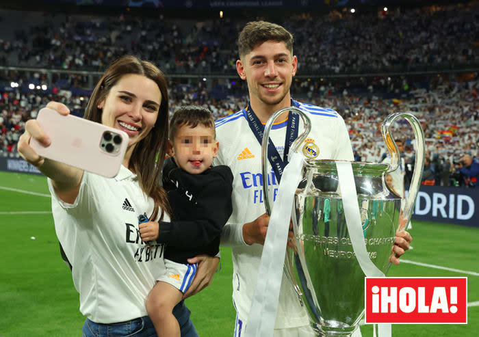 Fede Valverde y Mina Bonino con su hijo Benicio