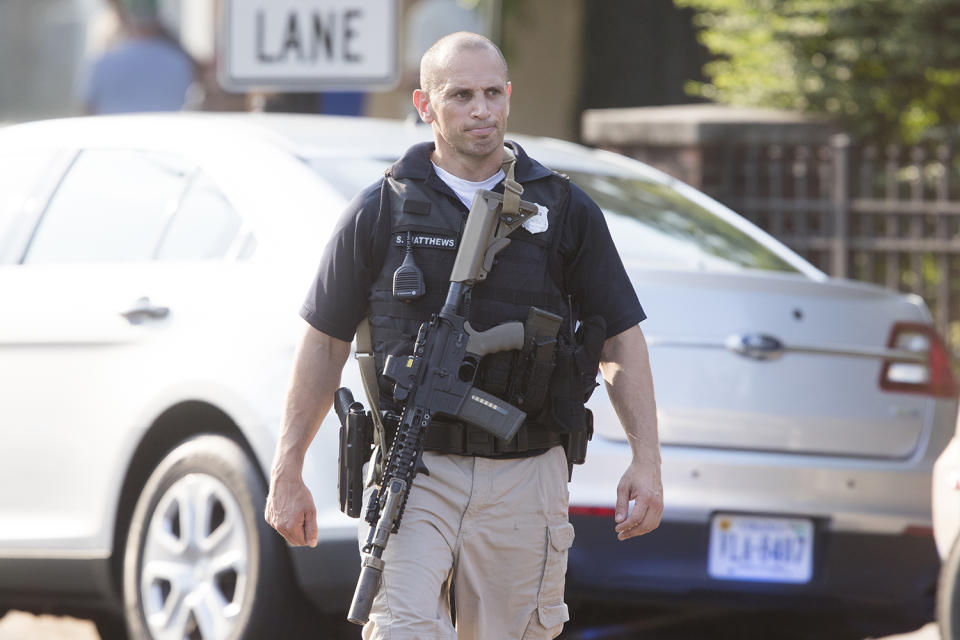 <p>First responders on the scene following a shooting in Alexandria, Va, June 14, 2017. (Photo: Michael Reynolds/EPA) </p>