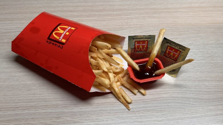 fries and sauce